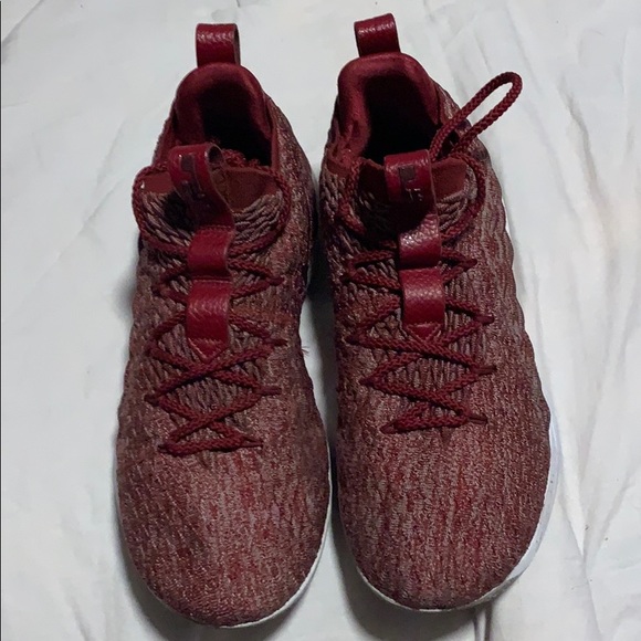 lebron 15 maroon